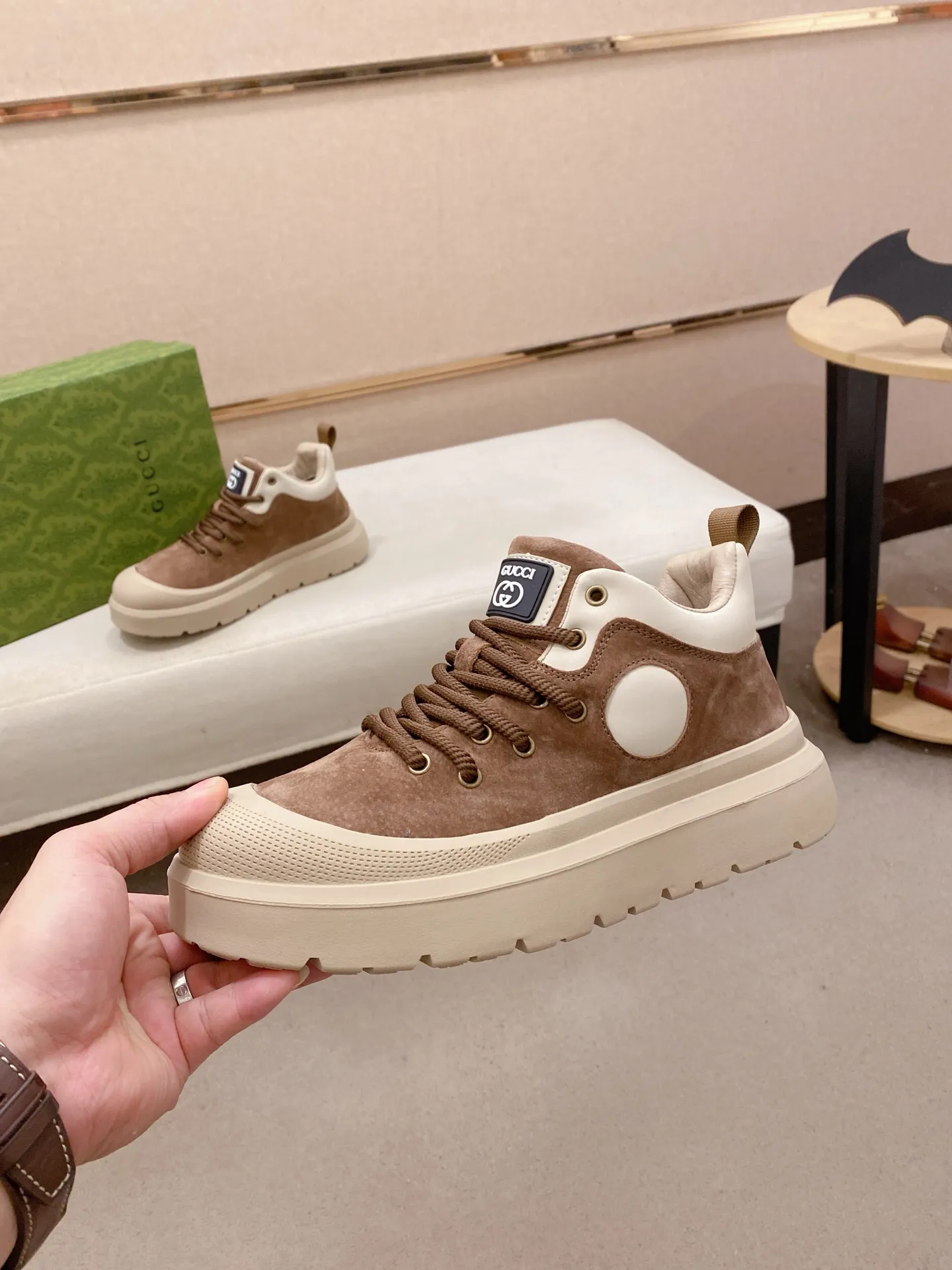 Men's men's shoes 💰 462💰🇮🇹🇮🇹GUCCI (Gucci) top 🔍🔍 new models are on sale at the same time at the counter. The uppers 🇮🇹 are imported from Italy and are made of top-grain cowhide. Fully imported genuine leather lining 💪💪, completely 1⃣️ to 1⃣️ replica 🇮🇹💪💪, ⚠ sole: original sole provided by the original factory, exclusive movable molded sole super comfortable, ⚠ original factory follow-up, 🔍🔍 high quality, you can go in and out of the counter at will, welcome to compare⚠. Code number:38-44